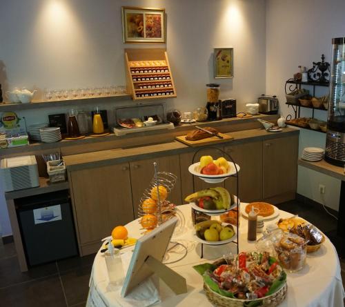 Logis hotel Aux Berges de l'Aveyron - 식음료(F&B)