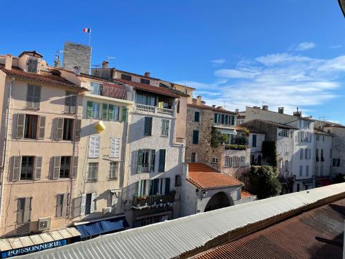 Nice Renting - MASSENA - LOFT - HEART of VIEIL ANTIBES - THE MARKET WITH SEA VIEW - image 2
