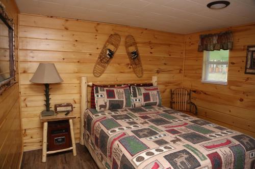 Rowe's Adirondack Cabins of Schroon Lake