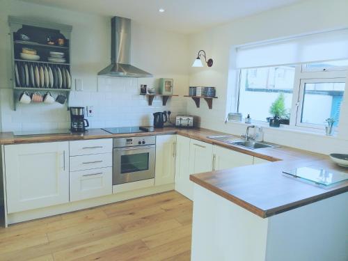 ห้องครัว, Castlebar 3 bedroom house in คาสเซิลแบร์