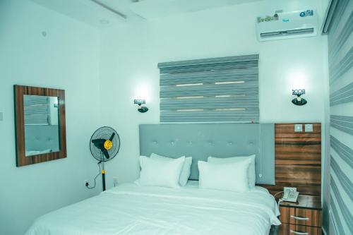 Phines Luxury Hotel & Apartment