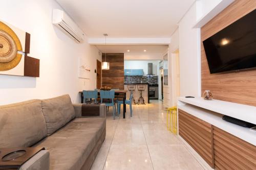 Omar do Rio - RE 253/103: 3BDRs, Smart TV + 250mbps Internet, 330m from Copacabana Beach and 550m fr