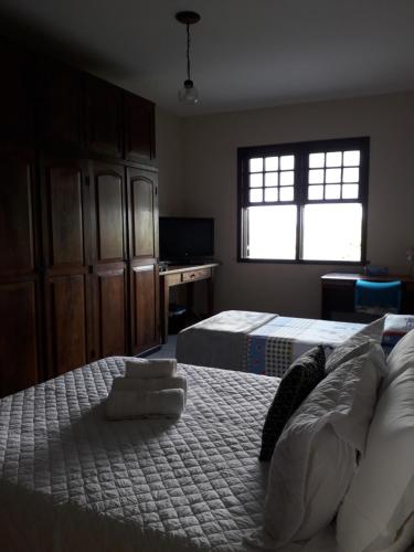 1 double bed, 1 twin bed