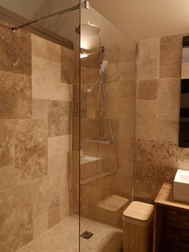 Bathroom, Maison Perouges spa in Perouges