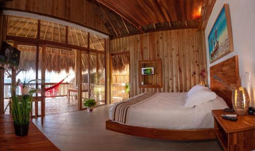 Hotel Punta Faro in Isla Mucura