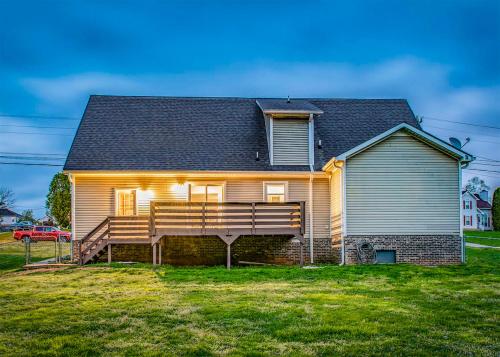 The Red River Retreat River Access Fun in Backyard - image 2