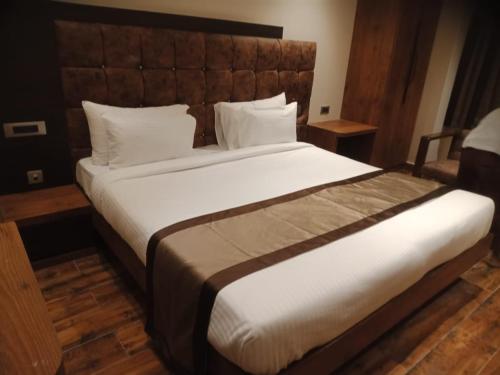Hotel Emperio Grand By WB Economy