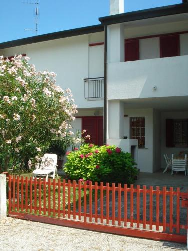 Townhouse with private garden, Porto Santa Margherita di Caorle