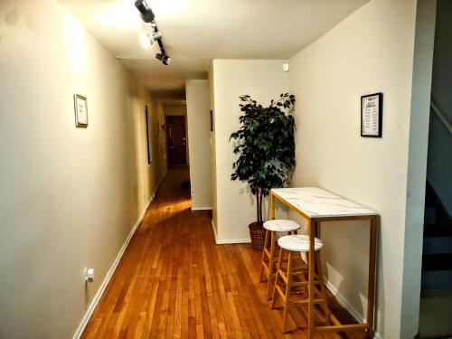 Room in Guest room - Urban Hideaway 5 Mins To Downtown and Stadiums