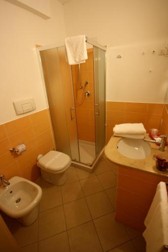 Delta Rooms