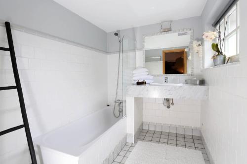 Hotel Aux Ecuries De La Reine - image 14