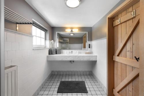 Hotel Aux Ecuries De La Reine - image 8