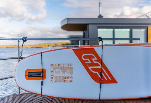 Floatinghouses Barwalder See 14.1km von Quitzdorf am See entfernt