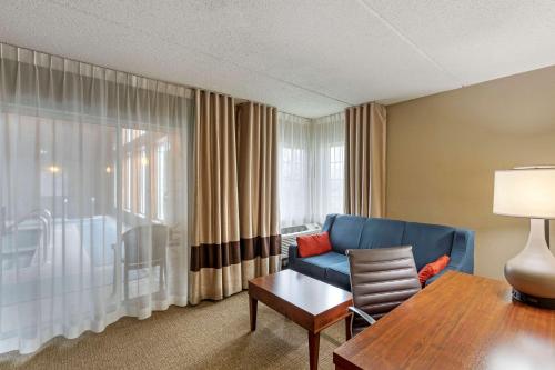 Comfort Inn & Suites Jackson - West Bend