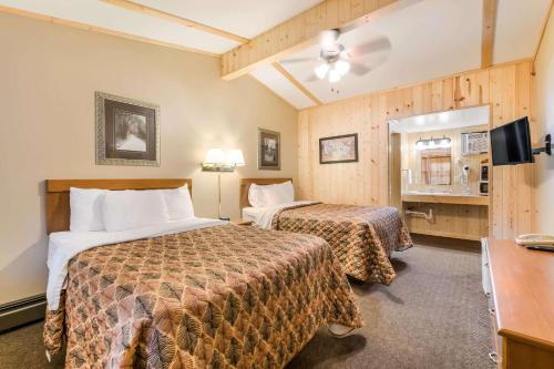 2 double beds
