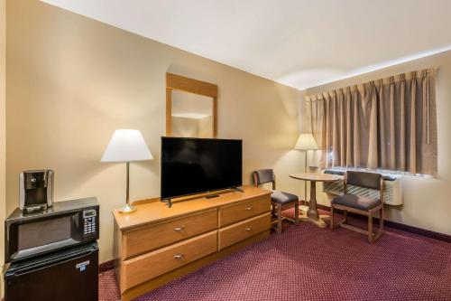 AmeriVu Inn and Suites - image 14