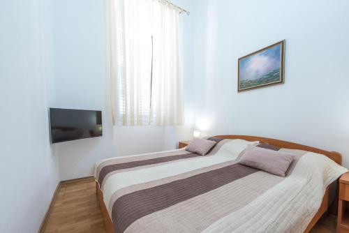 Old Writer Apartment - image 6