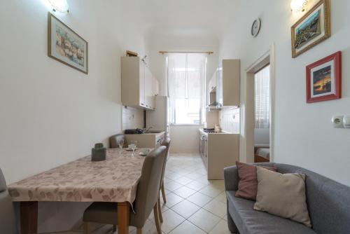 Old Writer Apartment - image 2
