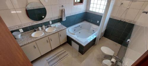 Casa Amarela Campeche: Espacosa, Lazer e Praia