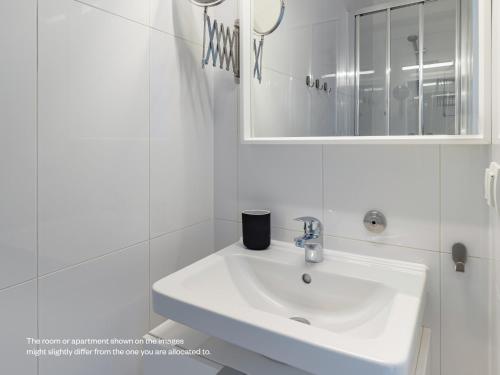 1 Bedroom Apartment image 10