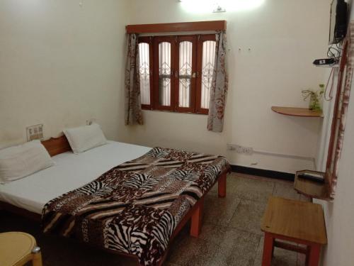 hotel yogi lodge in Khajuraho