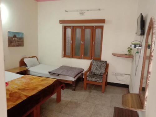 hotel yogi lodge in Khajuraho