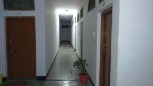 hotel yogi lodge in Khajuraho