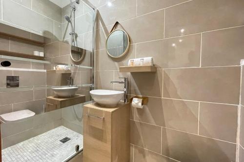 La Suite Tamara Sejour romantique Vieux-Port Jacuzzi
