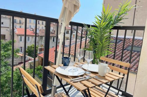 Les Temps Heureux Petite Terrasse Clim-Netflix