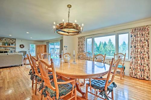 Family Winter Retreat with Hot Tub 14 Mi to Slopes! in Whitingham, USA