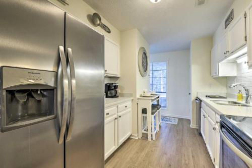 Modern Townhome w/ Deck & Golf Course Views! in ไพน์เฮิร์สต์