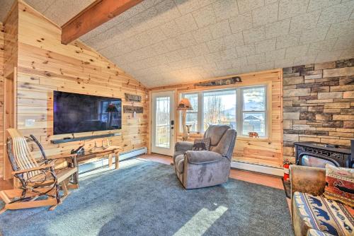 Speculator Cottage about 2 Mi to Oak Mountain Skiing in Lake Pleasant, USA