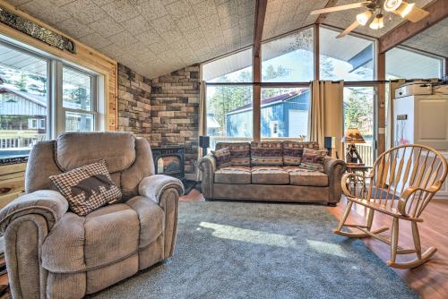 Speculator Cottage about 2 Mi to Oak Mountain Skiing in Lake Pleasant, USA
