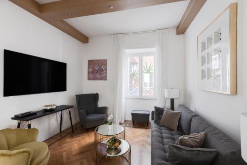 Ultra-stylish modern flat at the Trevi Fountain
