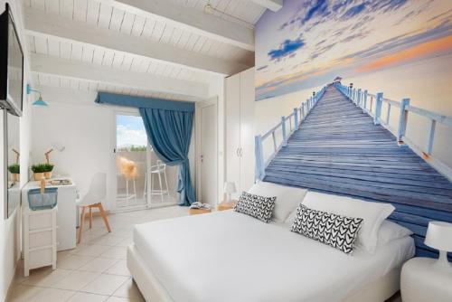 Comfort Triple Room with Balcony, Partial Sea View and Beach Access