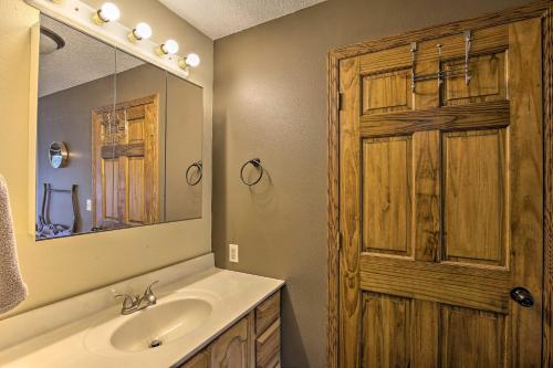 Lakefront Eau Galle Home with Hot Tub and Fire Pit - image 12