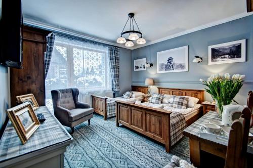 1 double bed, 1 twin bed