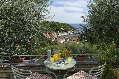 Likoudis Villas Suites ,on the Kioni,Ionian Islands Ithaca,