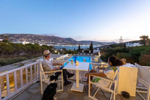 Akrotiri Hotel