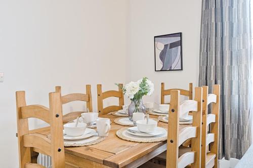 Faciliteiten, 3 Baths - Off Road Parking - Garden - 4 Bed Home in Morriston