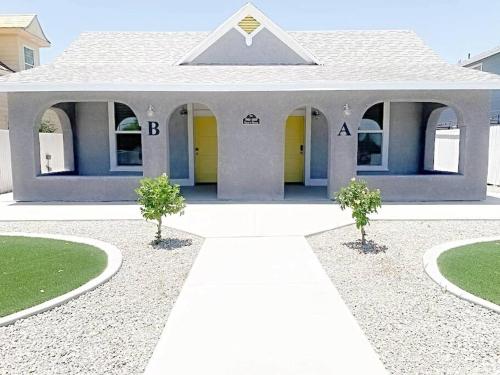 The Palms Unit B 1 BR with Private Entrance