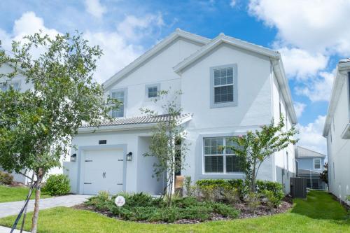 Magical Retreat 5BR Pool & Spa Near Disney thumb 4