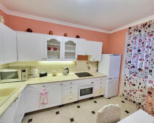 One-Bedroom Apartment image 4