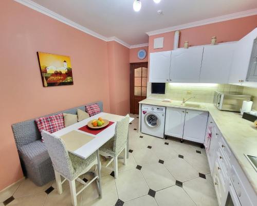 One-Bedroom Apartment image 5