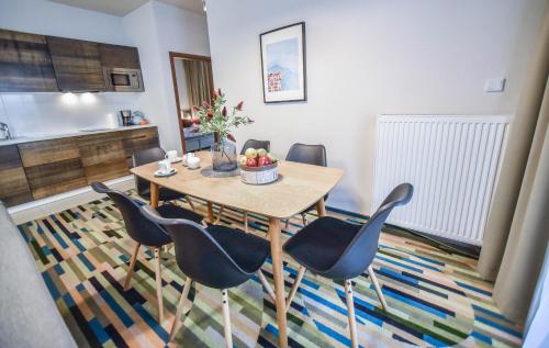 Two-Bedroom Apartment with Sea View image 5