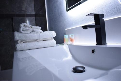 Willow Tree Inn & Suites – Los Angeles, CA