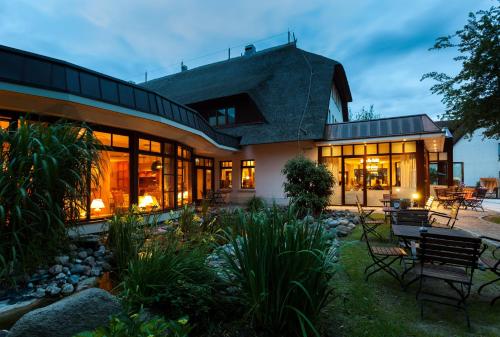 Ringhotel Warnemunder Hof - 정원