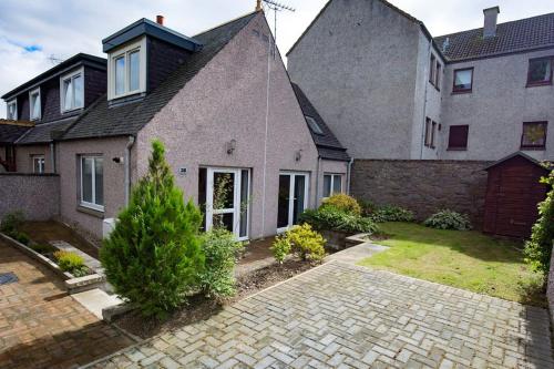 Picture of Bright House With Garden & Patio In Market Town