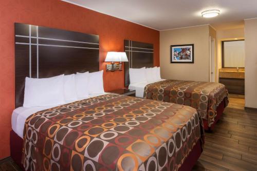 Best Western Plus Raffles Inn & Suites Room Type - Queen Room with Two Queen Beds - Non-Smoking