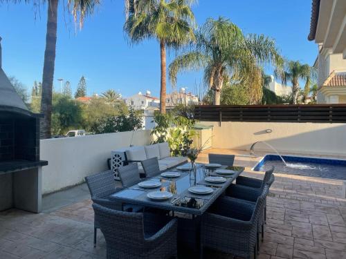 Facilities, Luxury spacious holiday Villa with heated swimming pool in Paralimni